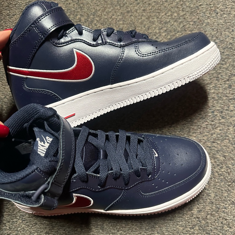 Nike Women’s Air Force 1 ‘07 MID